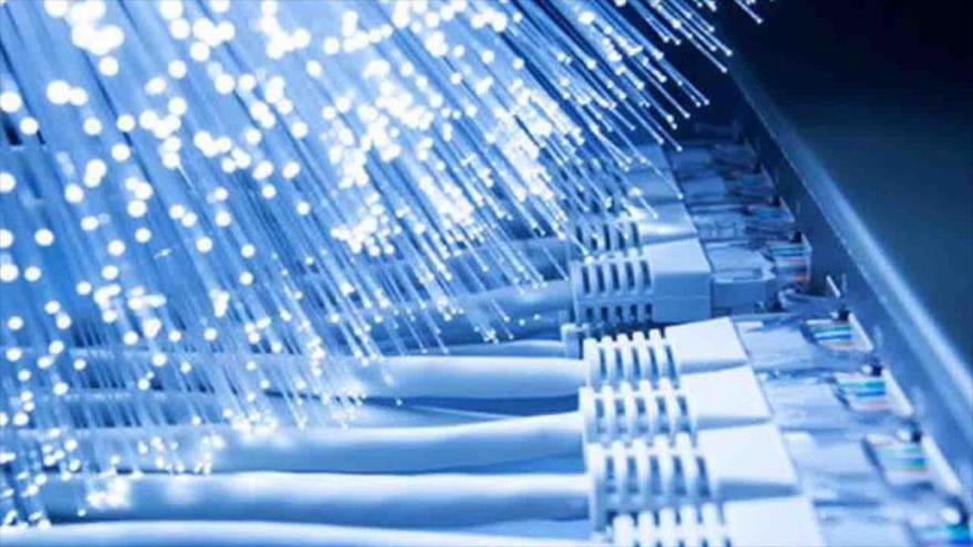 تصویر افزایش دوبرابری پهنای باند شبکه مخابراتی منطقه اصفهان