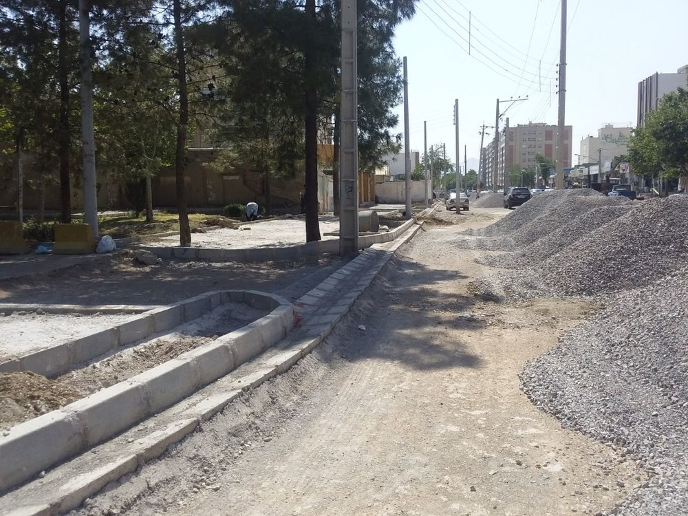 تصویر پیشرفت ۸۵ درصدی پروژه پیاده‌روسازی خیابان پروین