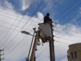 تصویر ۳کیلومتر شبکه فشار ضعیف هوایی با کابل خودنگهدار در خیابان حکیم شفایی اول بهینه سازی شد