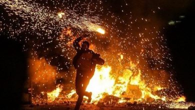 تصویر آتش نشانان تبریزی ۲۵ فقره آتش‌سوزی چهارشنبه سوری را خاموش کردند