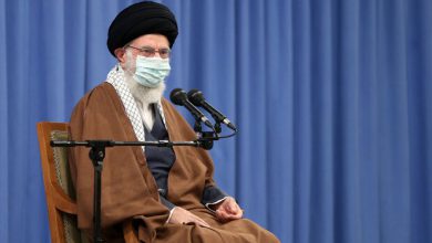 تصویر مراقب باشیم آرمان‌های انقلاب به‌ دست برخی افراد مخدوش نشود