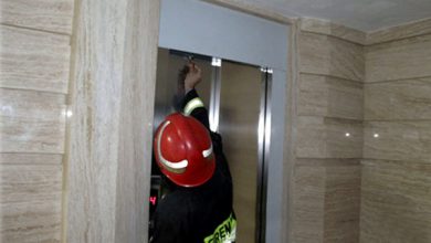 تصویر گرفتار شدن ۱۰۰ نفر در آسانسور طی ۲۴ ساعت در تبریز
