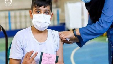 تصویر توصیه اکید به واکسیناسیون دانش آموزان در مقابل کرونا