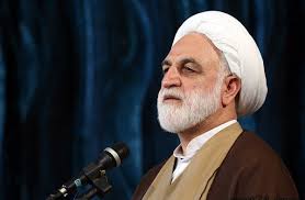 تصویر ادای احترام رئیس قوه قضاییه به مقام شامخ یکی از شهدای گمنام خاکسپاری‌شده در استان اصفهان 