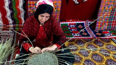 تصویر سهم ۳۰ درصدی دستان هنرمند عشایر در اقتصاد صنایع دستی آذربایجان‌شرقی