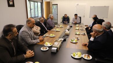 تصویر اعضای شورای اسلامی شاهین شهر از هلدینگ پتروپالایش اصفهان بازدید کردند.