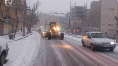 تصویر آماده‌باش کامل نیروهای خدمات‌شهری تبریز برای مدیریت ترافیکی بارش‌های احتمالی برف و باران